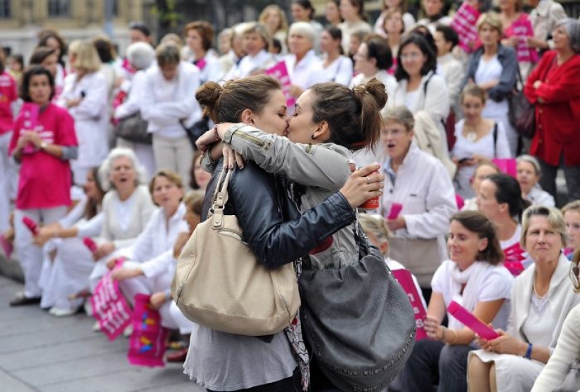 Strong weaker sex: the most striking photos of women's protest movements