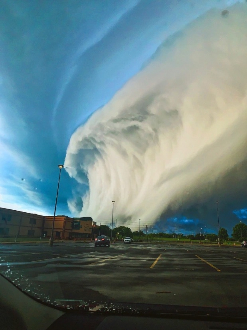 Stunning pictures from the winners of the "Weather of the year"