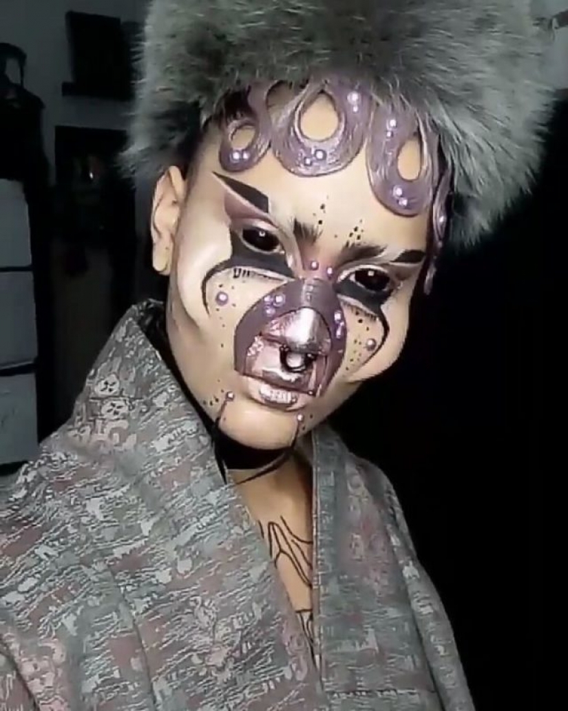 Surreal make-up from a queer artist Hungry make her a alien Surreal make-up from a queer artist Hungry make her a alien