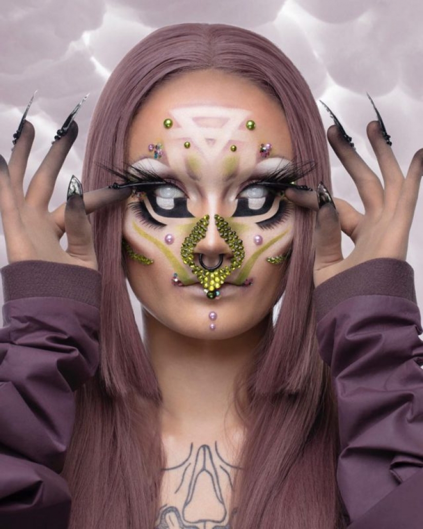 Surreal make-up from a queer artist Hungry make her a alien Surreal make-up from a queer artist Hungry make her a alien