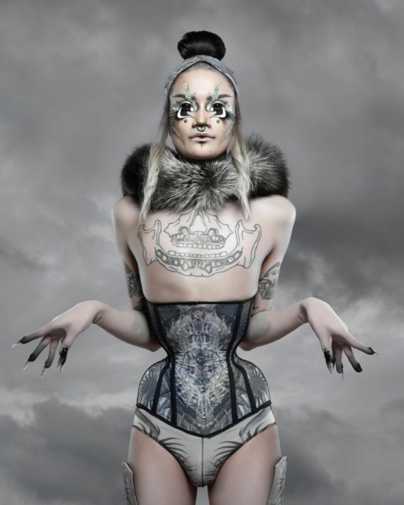 Surreal make-up from a queer artist Hungry make her a alien Surreal make-up from a queer artist Hungry make her a alien