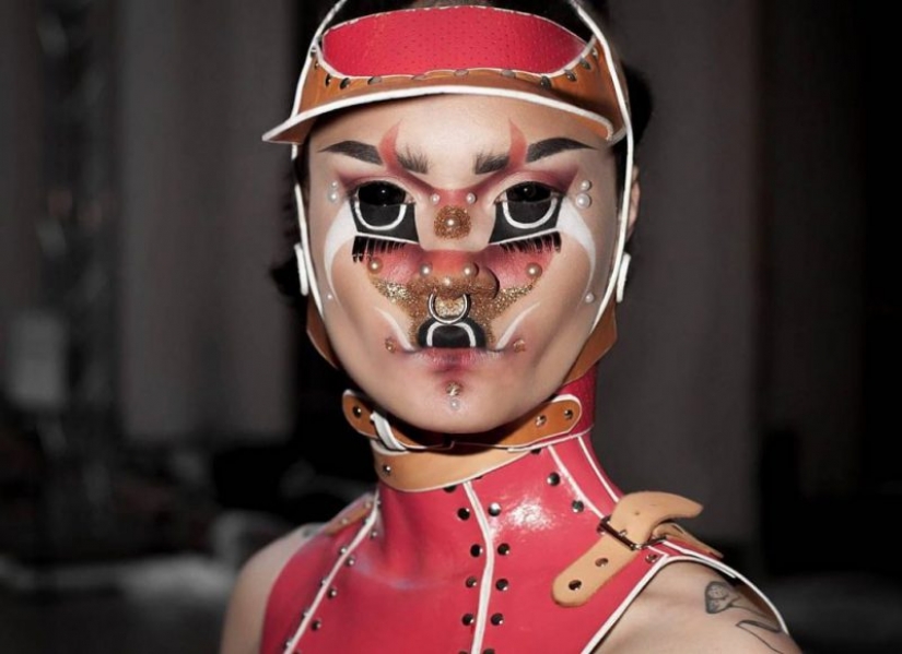 Surreal make-up from a queer artist Hungry make her a alien Surreal make-up from a queer artist Hungry make her a alien