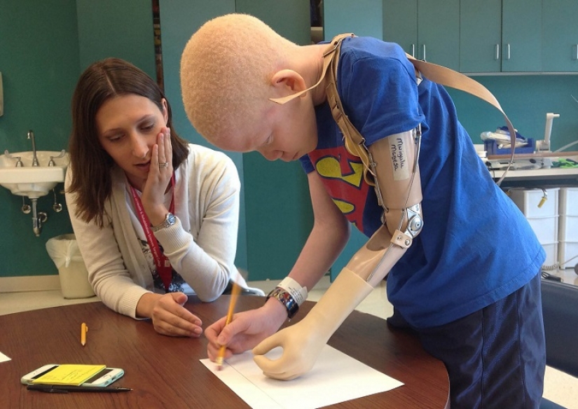 Tanzanian albinos, whose bodies are worth more than gold Tanzanian albinos, whose bodies are worth more than gold