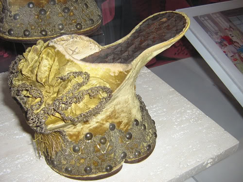 Terriblemente incómodos zapatos de las mujeres medievales