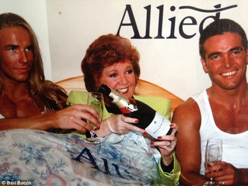 The adventures of the most famous in the world of a team of strippers