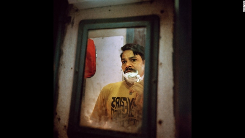 The Apple had no place in a barrel of herring to fall: the hectic life of the Indian trains The Apple had no place in a barrel of herring to fall: the hectic life of the Indian trains