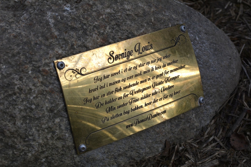 The artist painted a treasure map and hid friendly giants in the forests of Copenhagen The artist painted a treasure map and hid friendly giants in the forests of Copenhagen