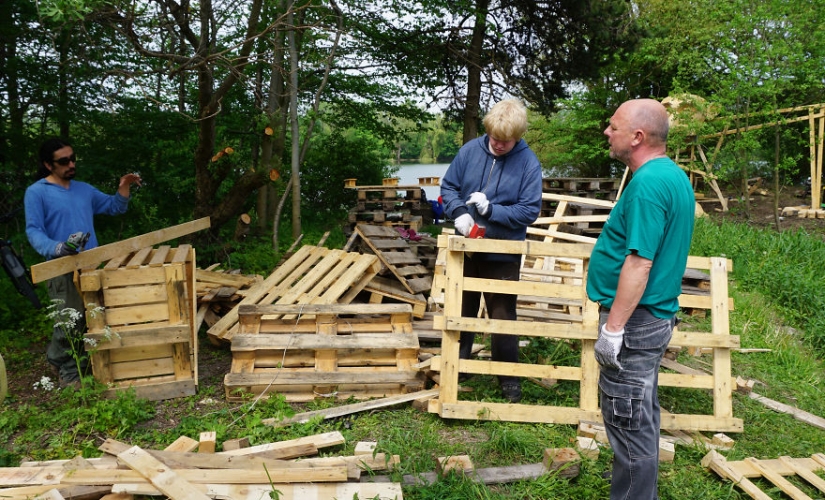 The artist painted a treasure map and hid friendly giants in the forests of Copenhagen The artist painted a treasure map and hid friendly giants in the forests of Copenhagen