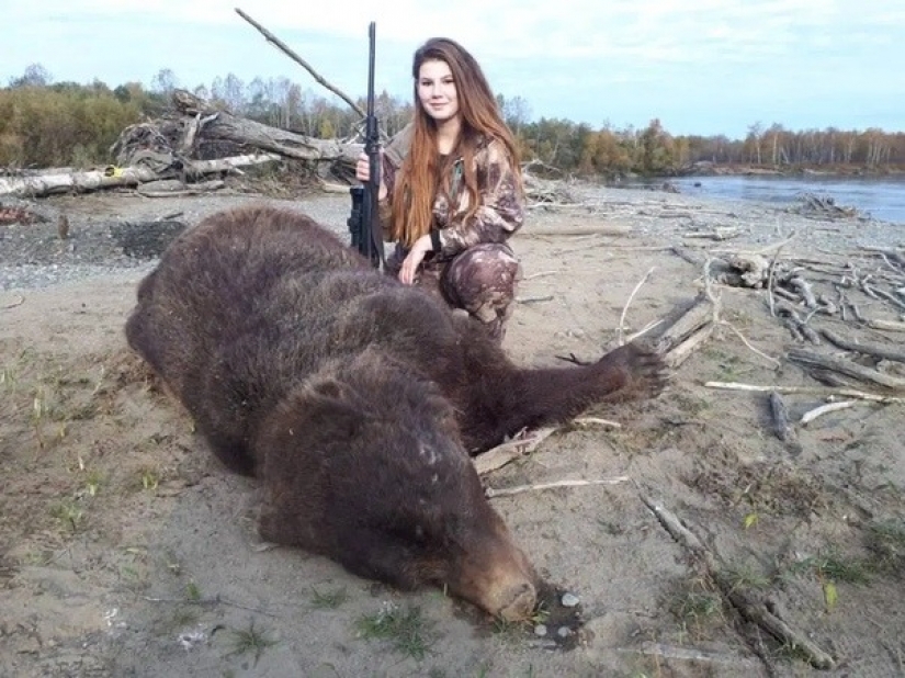 The bear will stop in a burning hut: a hunter from Russia outraged users of social networks