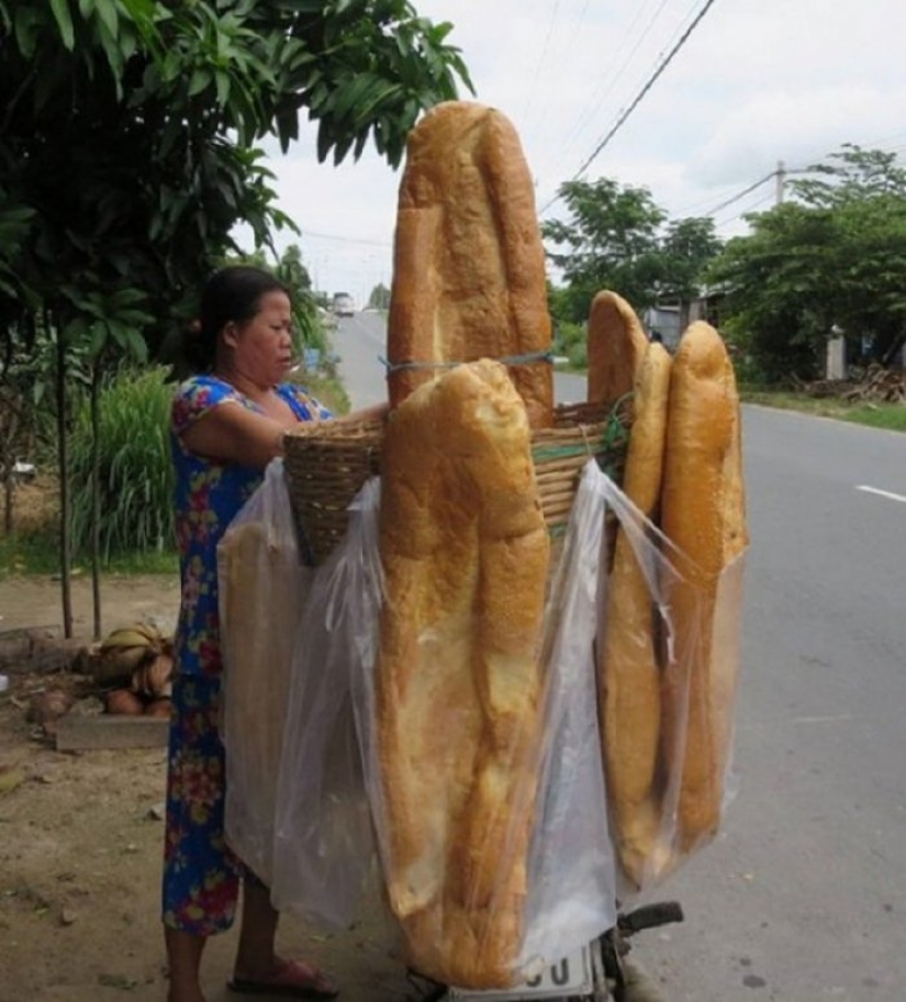 The biggest bread in the world baked in Vietnam