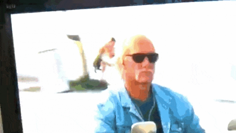 The bloopers of background: the extras that are screwed up