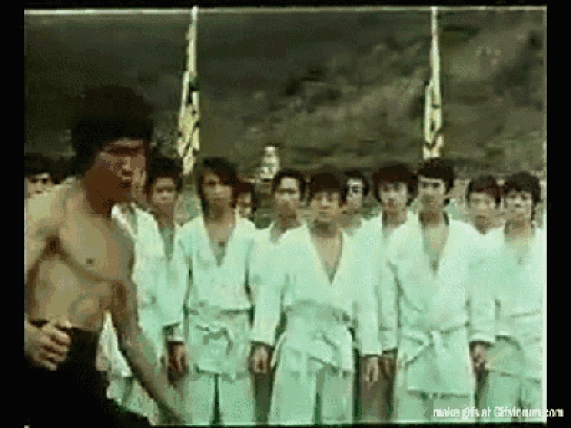 The bloopers of background: the extras that are screwed up