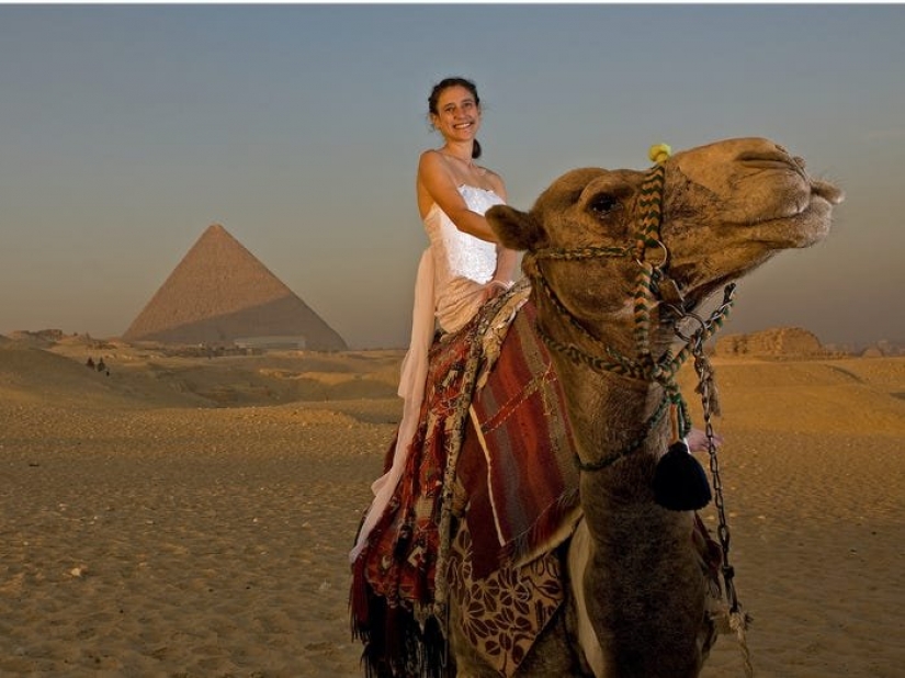 The eternal bride: the man 12 years photographing wife in wedding dress around the world