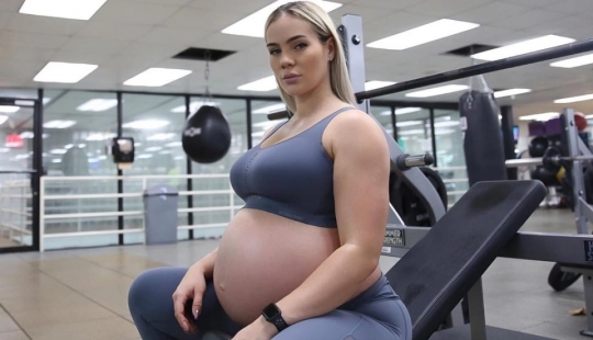 The female bodybuilder trained in a hall the whole pregnancy and even squatted during contractions The female bodybuilder trained in a hall the whole pregnancy and even squatted during contractions