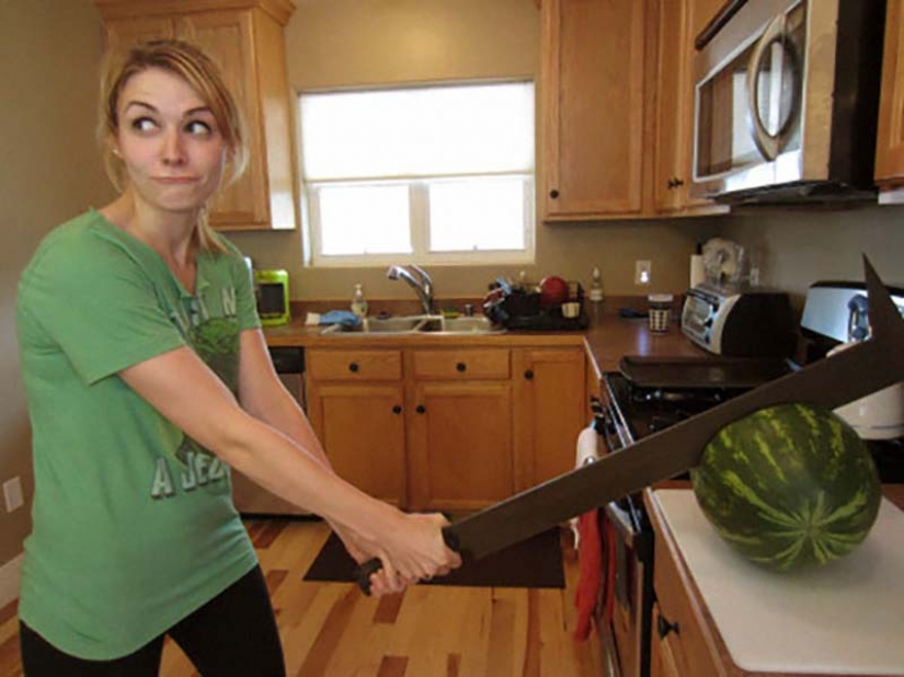 The girl and her scimitar orcs, Uruk-Hai The girl and her scimitar orcs, Uruk-Hai