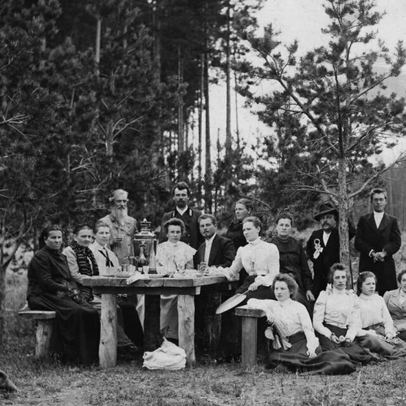 The guy from Riga breathes life into an old Soviet photo, forcing them to move