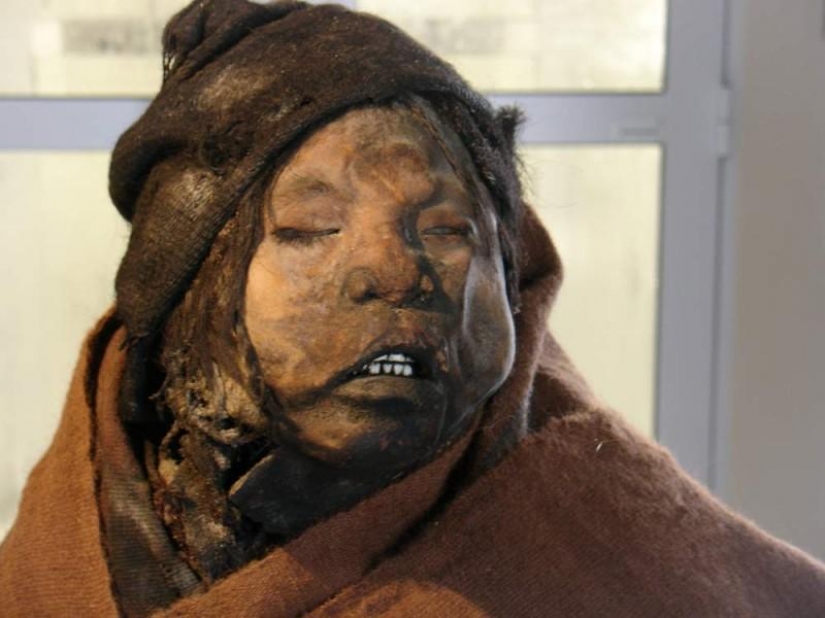 The Inca mummies of sacrificed children and women The Inca mummies of sacrificed children and women