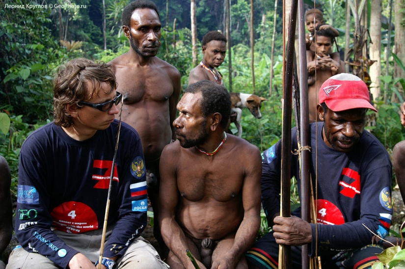 The korowai people: people living on trees The korowai people: people living on trees