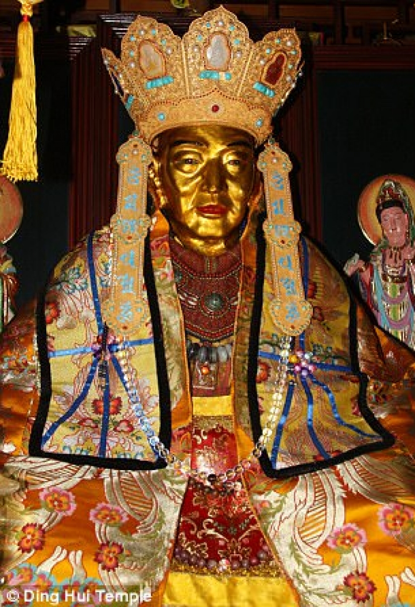 The millennial mummy of a Buddhist monk, the brain and skeleton are preserved in perfect condition The millennial mummy of a Buddhist monk, the brain and skeleton are preserved in perfect condition