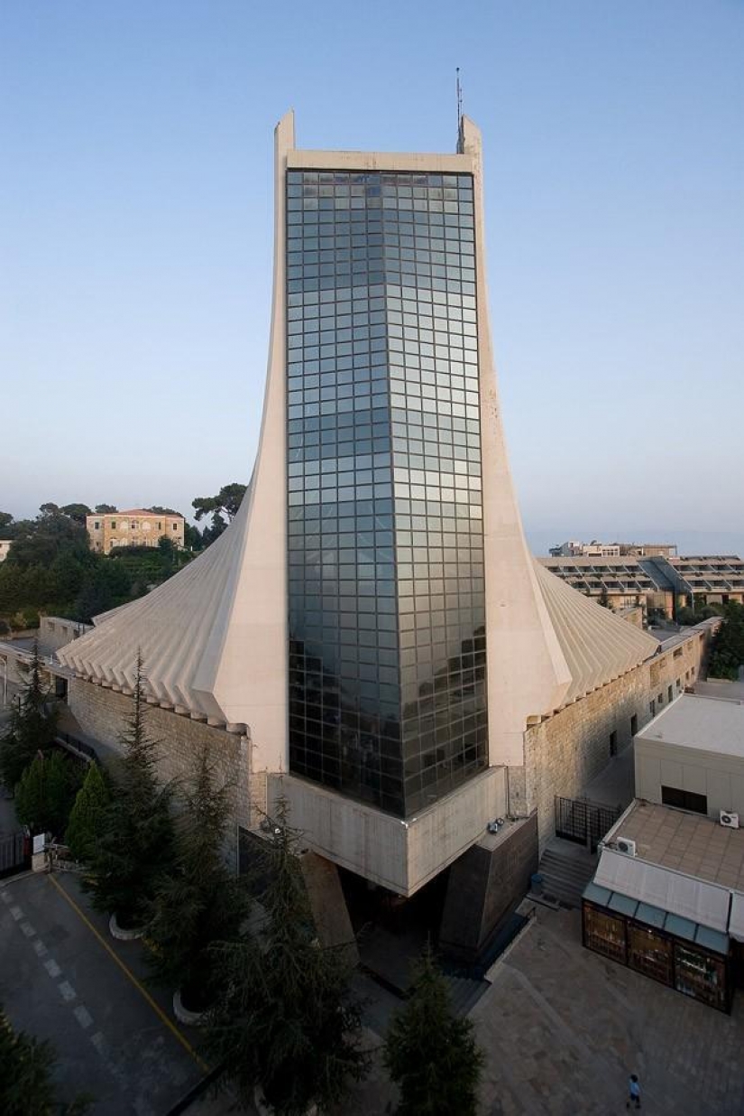 The modern architecture of the temples The modern architecture of the temples