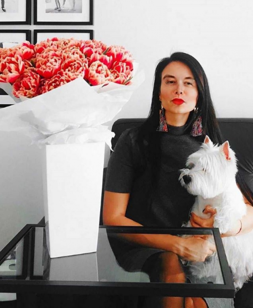 The neural network is a strange account in InstaForex in this girl with the face of Elon musk and puzzling signatures The neural network is a strange account in InstaForex in this girl with the face of Elon musk and puzzling signatures