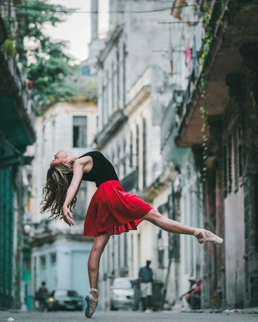 The passion of the Cuban and Russian ballet school: street snaps of the dancers