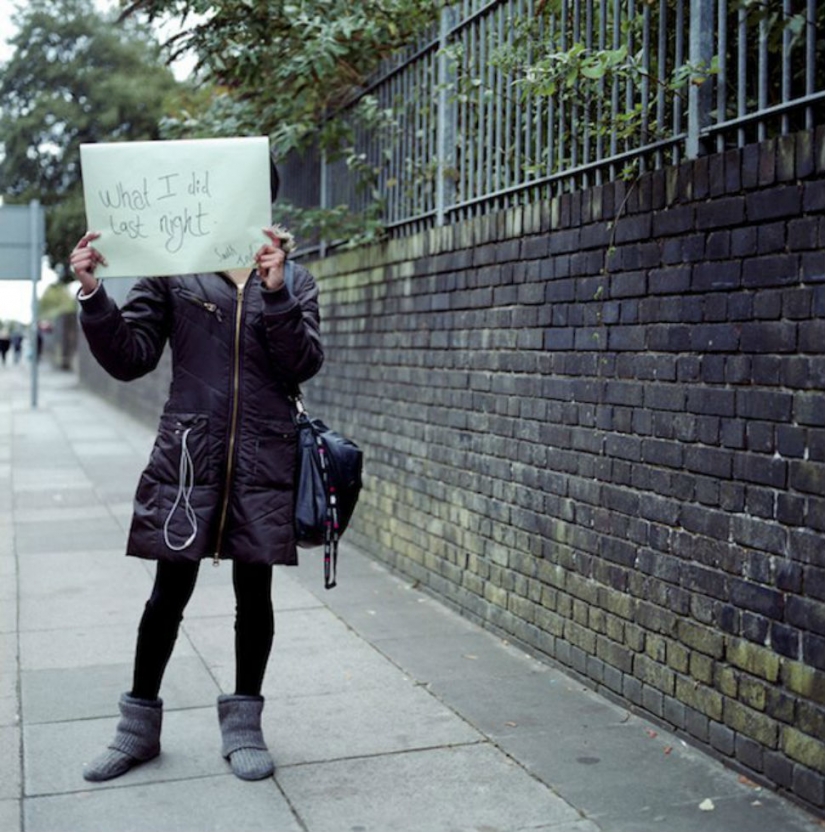 The photographer asked strangers about their biggest regrets and took a picture of the answer The photographer asked strangers about their biggest regrets and took a picture of the answer
