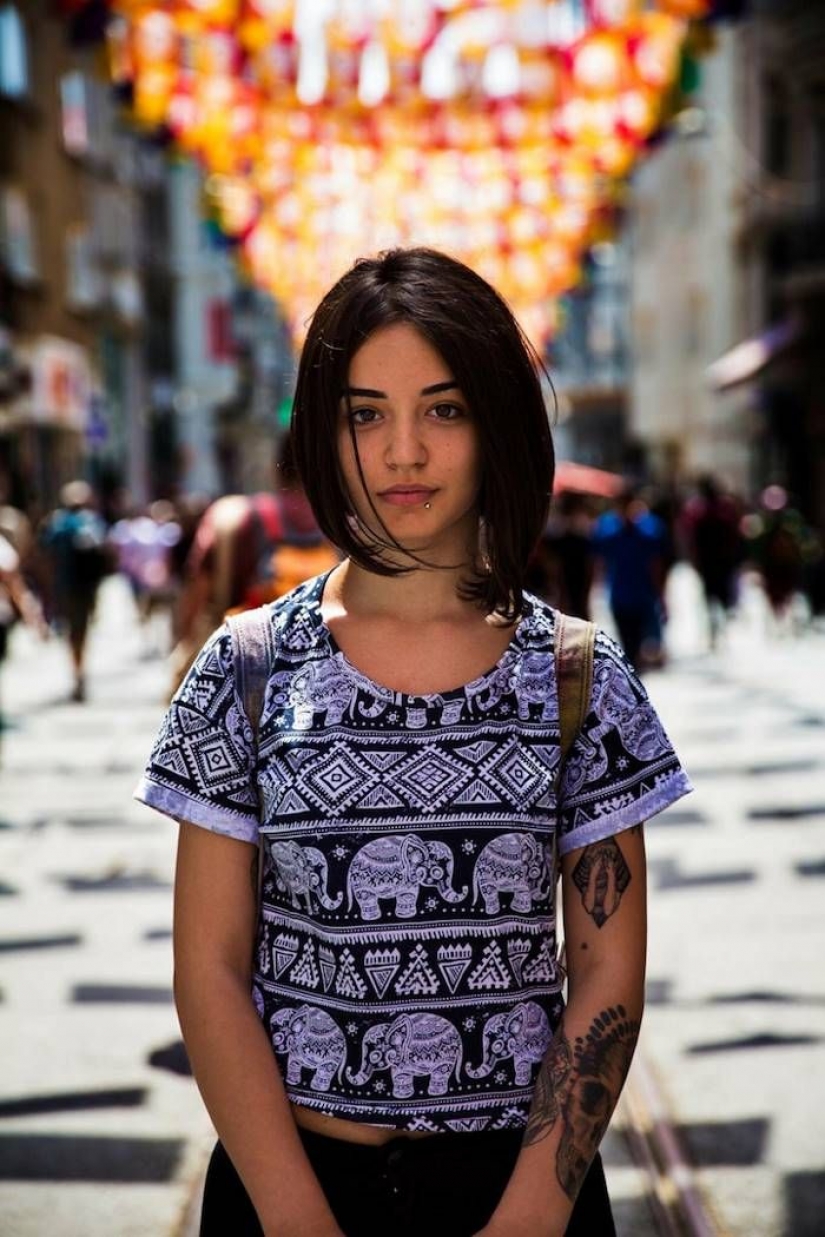 The photographer continues to shoot the variety of beauty of women around the world The photographer continues to shoot the variety of beauty of women around the world