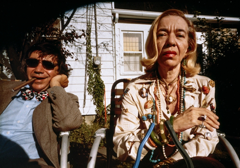 The photographer filmed the life and death of his mother, who had never been kissed The photographer filmed the life and death of his mother, who had never been kissed