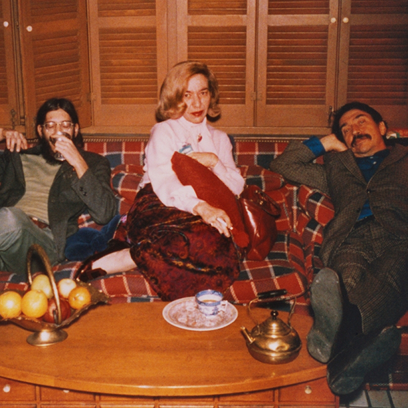 The photographer filmed the life and death of his mother, who had never been kissed The photographer filmed the life and death of his mother, who had never been kissed