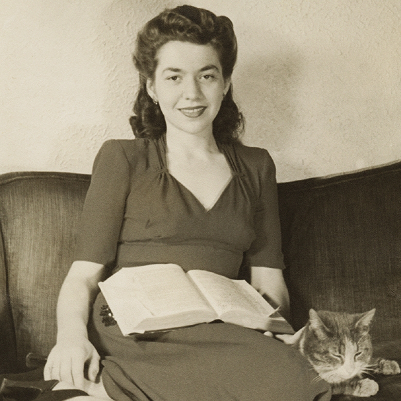 The photographer filmed the life and death of his mother, who had never been kissed The photographer filmed the life and death of his mother, who had never been kissed