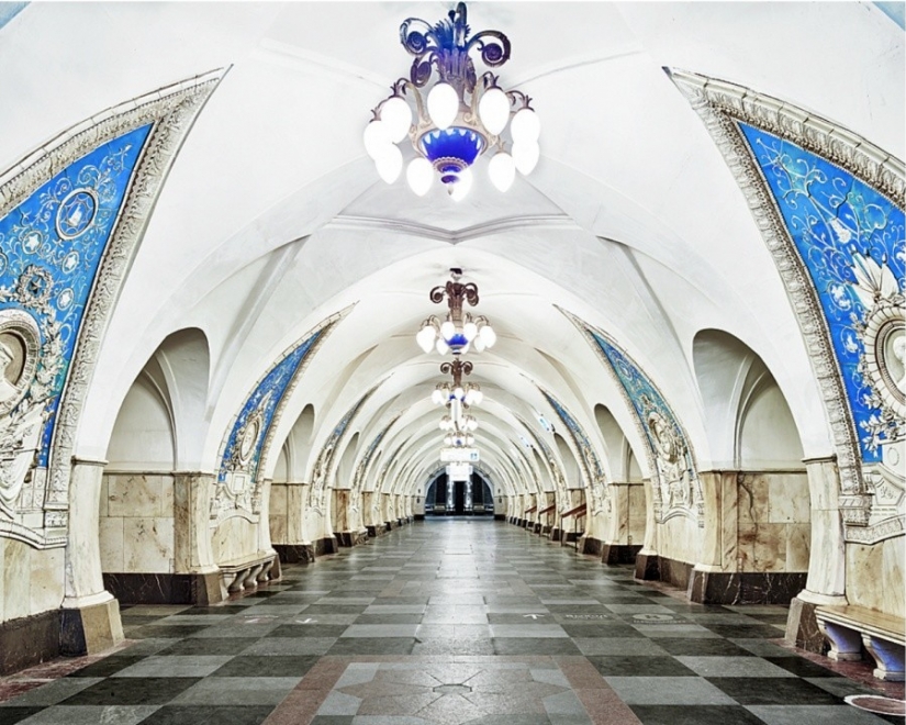 The photographer showed the whole luxury of the Moscow and St. Petersburg metro without people