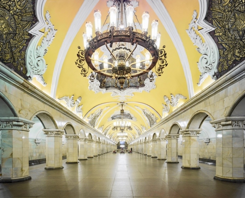 The photographer showed the whole luxury of the Moscow and St. Petersburg metro without people