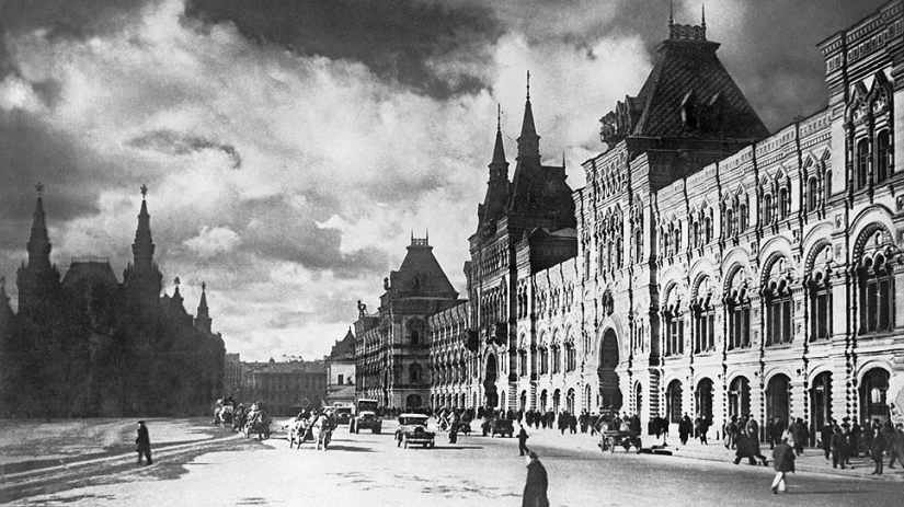 The Red square in sneakers: when the Gum was communal The Red square in sneakers: when the Gum was communal