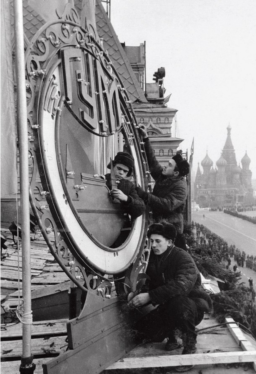 The Red square in sneakers: when the Gum was communal The Red square in sneakers: when the Gum was communal