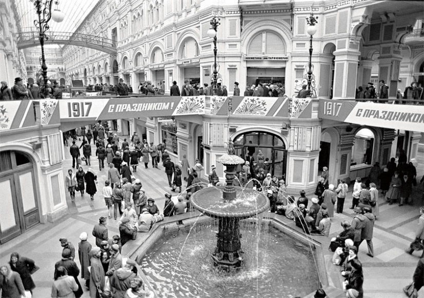 The Red square in sneakers: when the Gum was communal The Red square in sneakers: when the Gum was communal