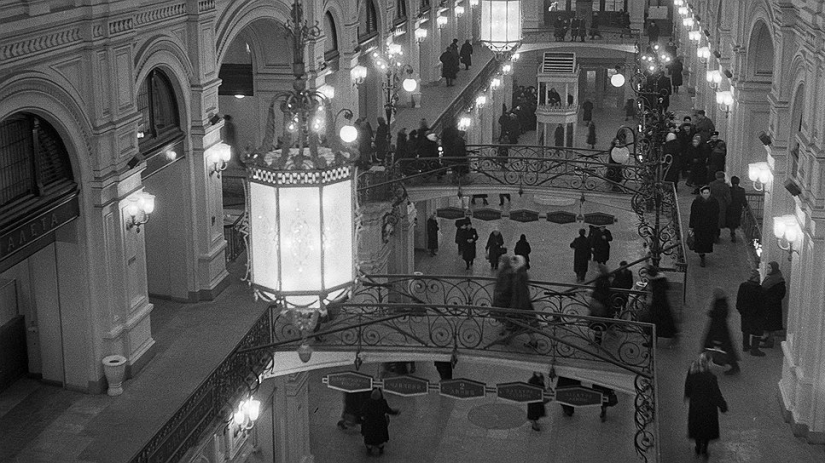 The Red square in sneakers: when the Gum was communal The Red square in sneakers: when the Gum was communal