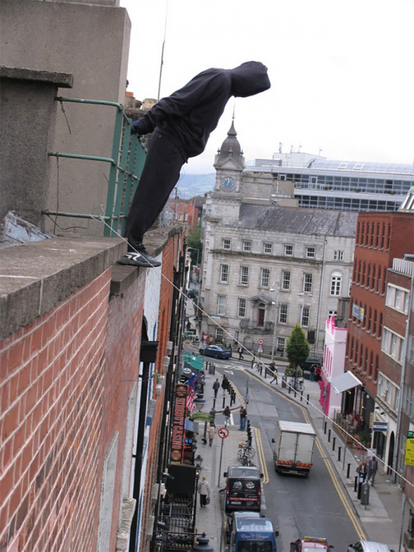 The Scotch want to regret the witty installations of Mark Jenkins