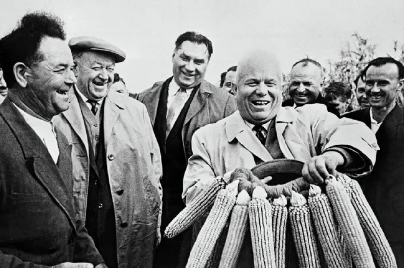 The secret glass, Bayan Budyonny and the gramophone: how to celebrate the New year, the leaders of the Soviet Union The secret glass, Bayan Budyonny and the gramophone: how to celebrate the New year, the leaders of the Soviet Union