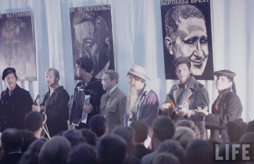 The Soviet youth of the 60's through the eyes of American photographer The Soviet youth of the 60's through the eyes of American photographer