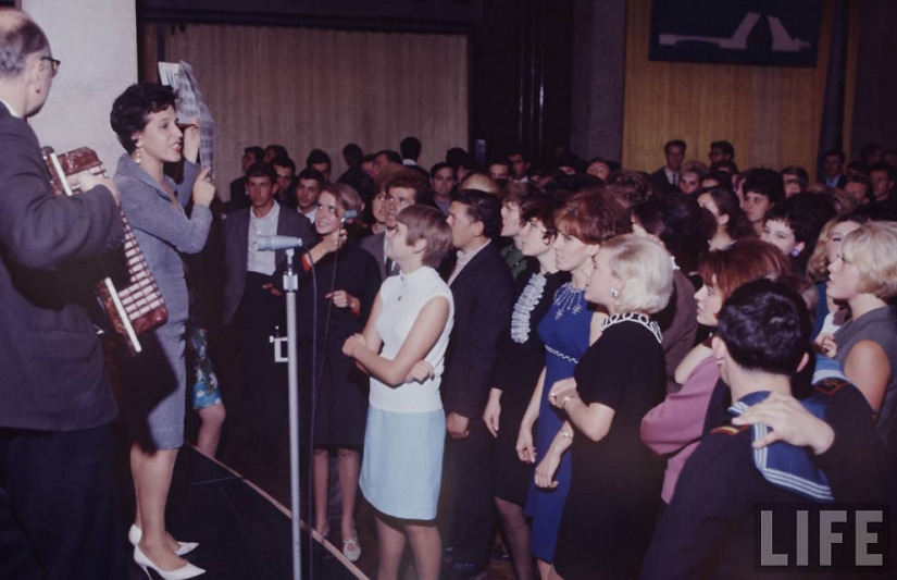 The Soviet youth of the 60's through the eyes of American photographer The Soviet youth of the 60's through the eyes of American photographer