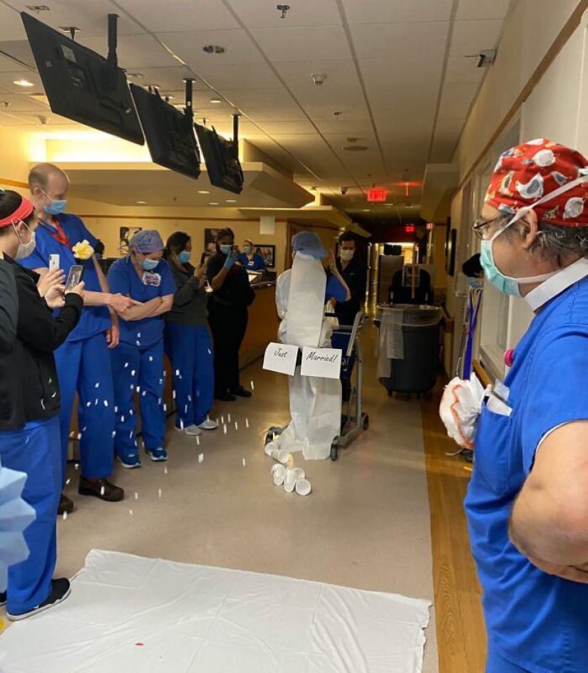 The staff organized a wedding ceremony for his colleagues