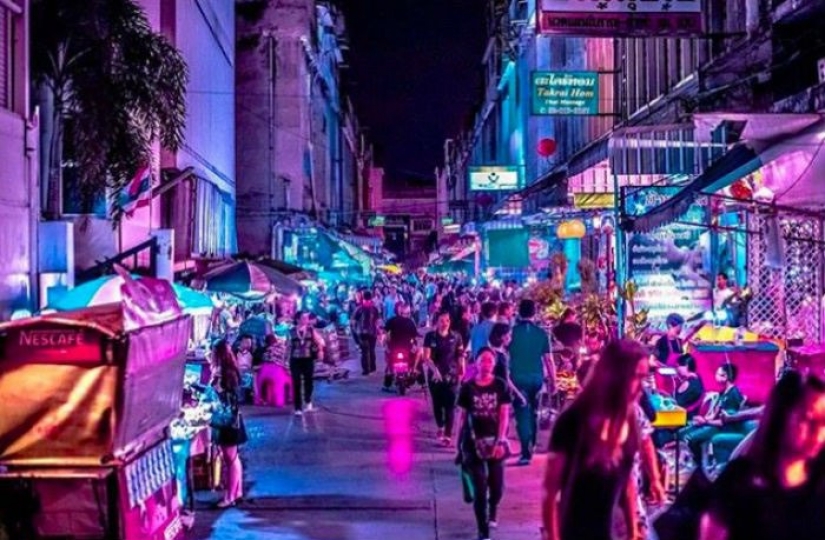 The streets of neon lights: night in Bangkok the lens of Javier Portela The streets of neon lights: night in Bangkok the lens of Javier Portela