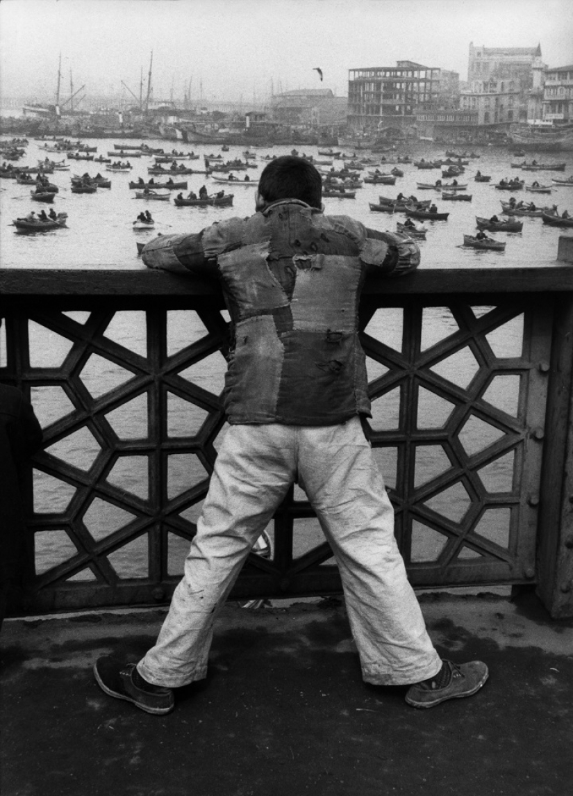 The truth of the lyrics of our history in photographs by Marc Riboud