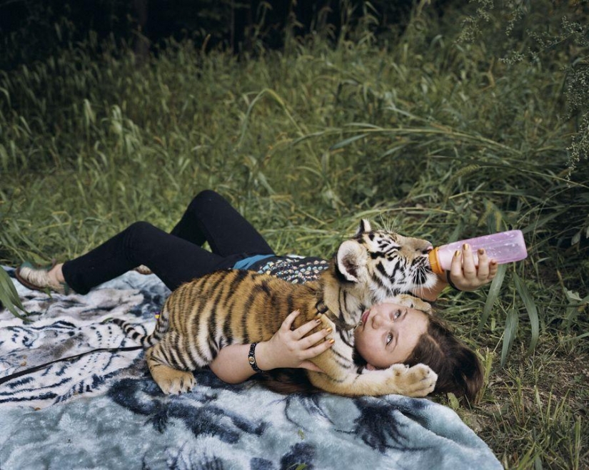 The world Amelia — a girl and her animals The world Amelia — a girl and her animals
