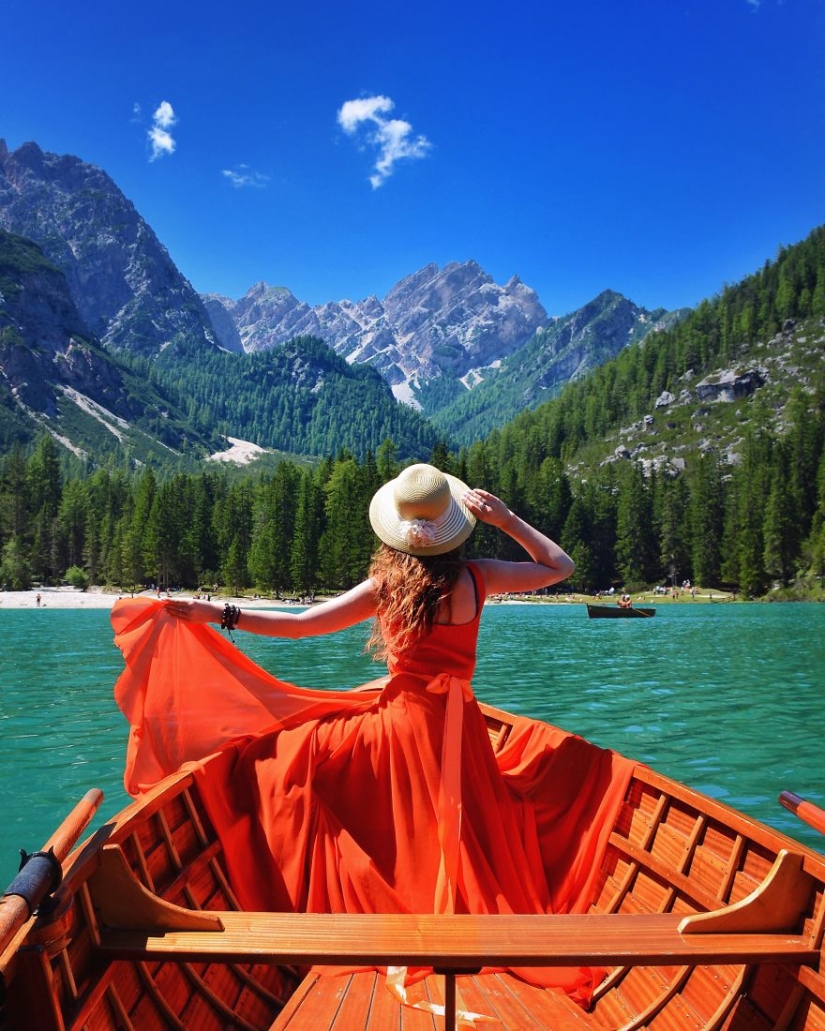 The world is under the skirt: the Russian traveler has conquered instagram photos to airy dresses