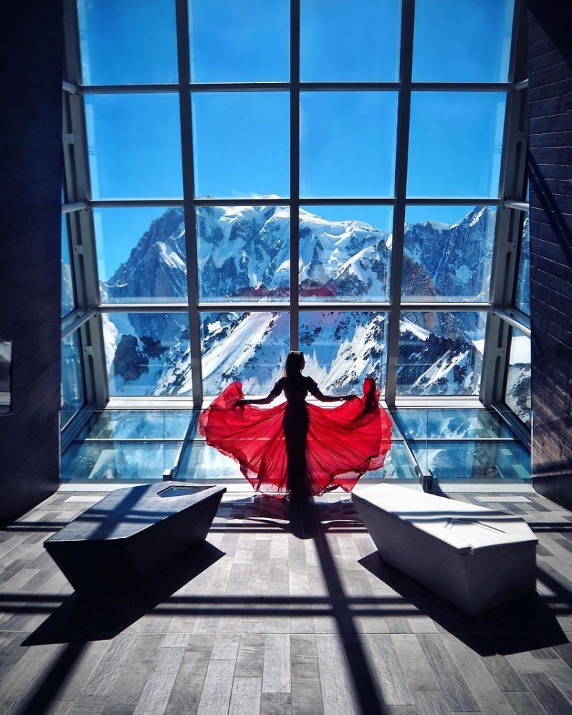 The world is under the skirt: the Russian traveler has conquered instagram photos to airy dresses
