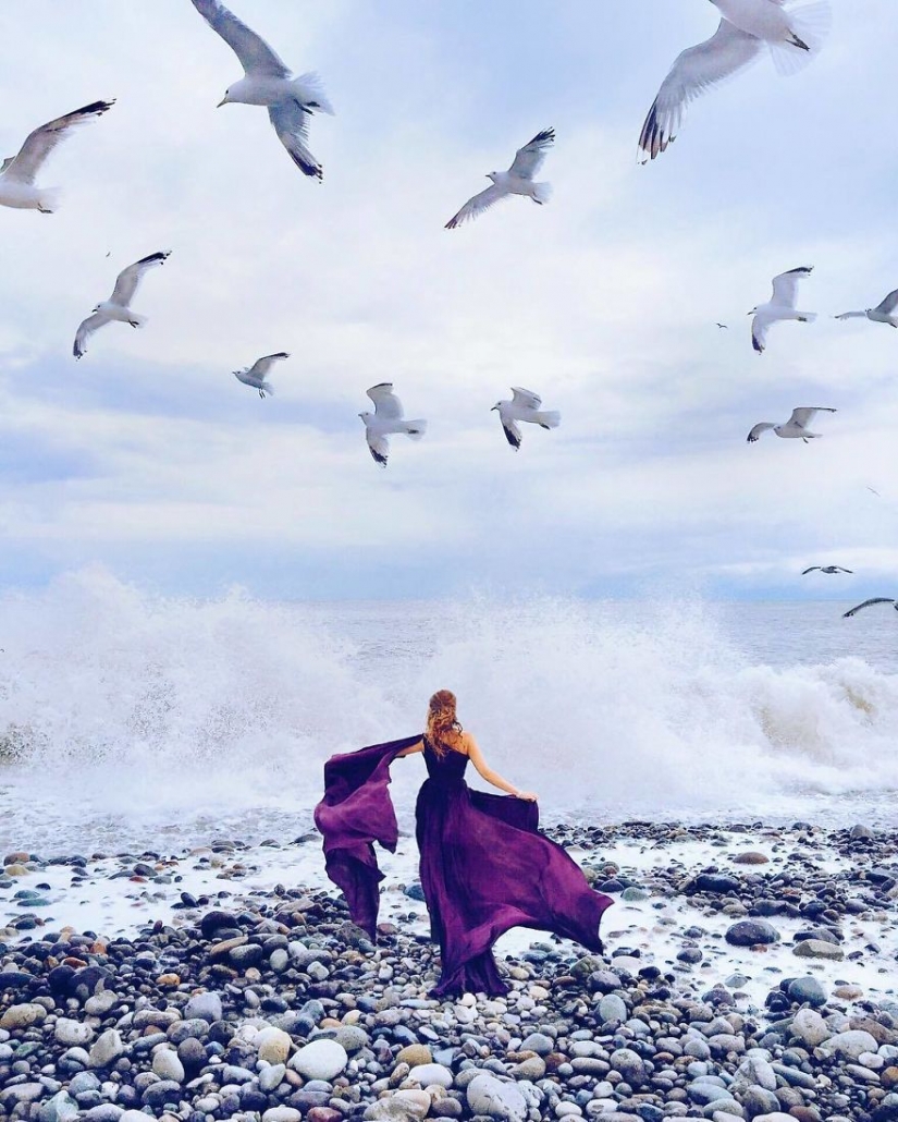 The world is under the skirt: the Russian traveler has conquered instagram photos to airy dresses