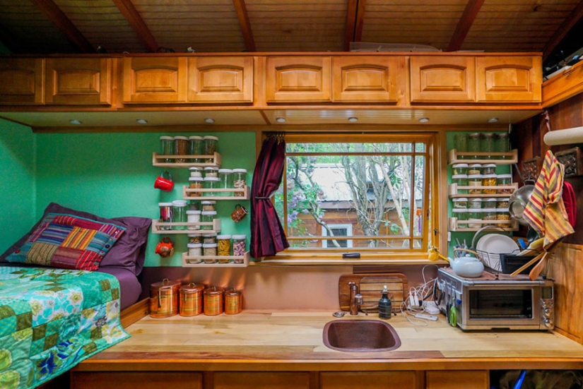 These people live in houses smaller than your bedroom! These people live in houses smaller than your bedroom!