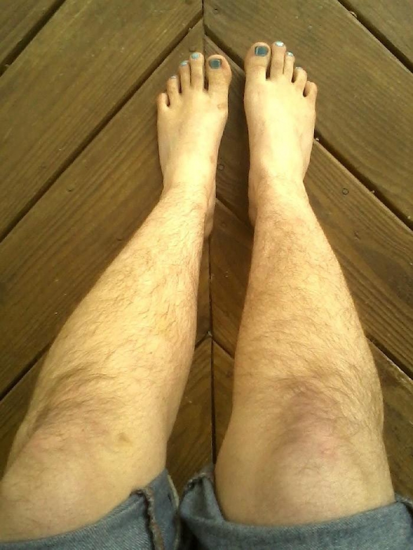 Thousands of women stopped shaving her legs and entered into "Club hairy female legs" Thousands of women stopped shaving her legs and entered into "Club hairy female legs"